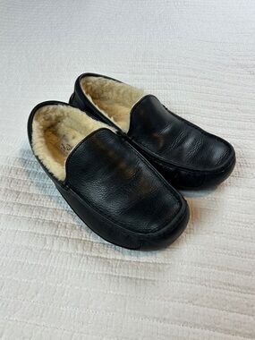 UGG Black Ascot Leather Shearling-Lined Men's Slippers Size 10